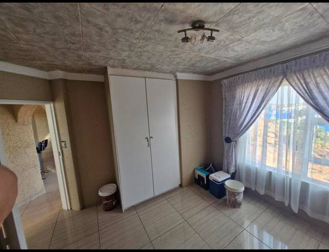 2 BEDROOM APARTMENT FOR SALE IN WINCHESTER HILLS